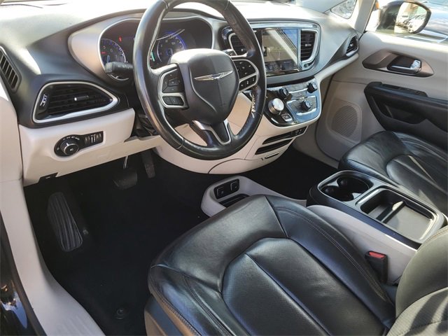 Used 2020 Chrysler Pacifica Touring-L w/ Advanced Safetytec Group image 20