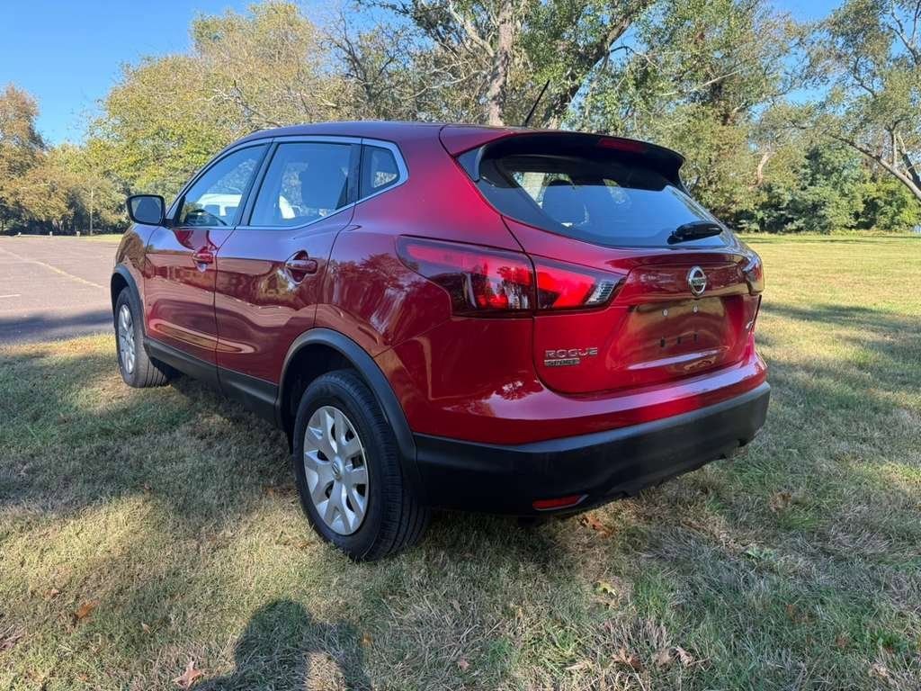 Used 2018 Nissan Rogue Sport S image 3