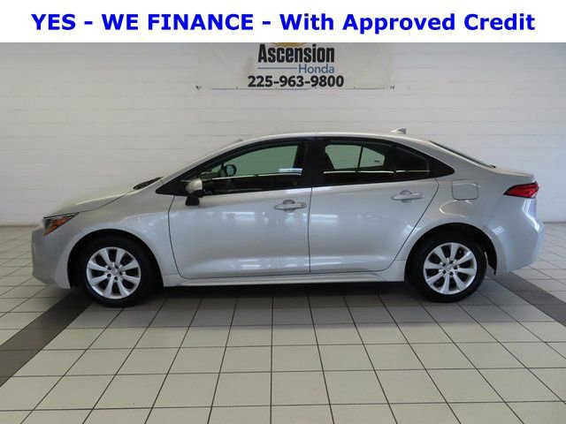 Used 2024 Toyota Corolla LE image 3