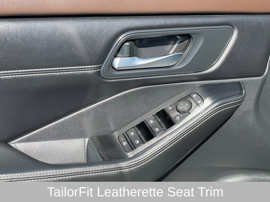 Certified 2023 Nissan Rogue SV w/ SV Premium B Package AWD/4WD image 16