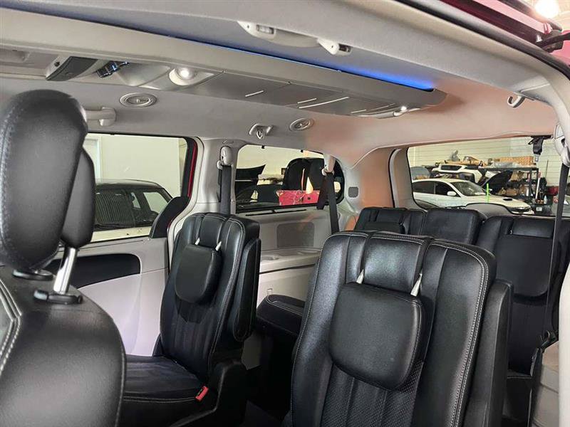 Used 2015 Chrysler Town & Country Touring-L w/ Driver Convenience Group FWD image 41