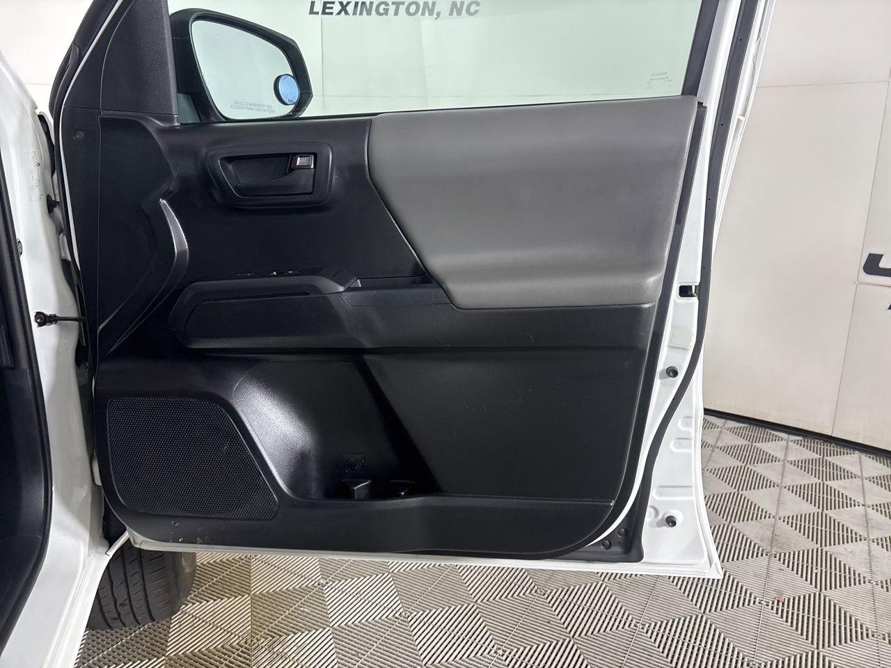 Used 2019 Toyota Tacoma SR image 21