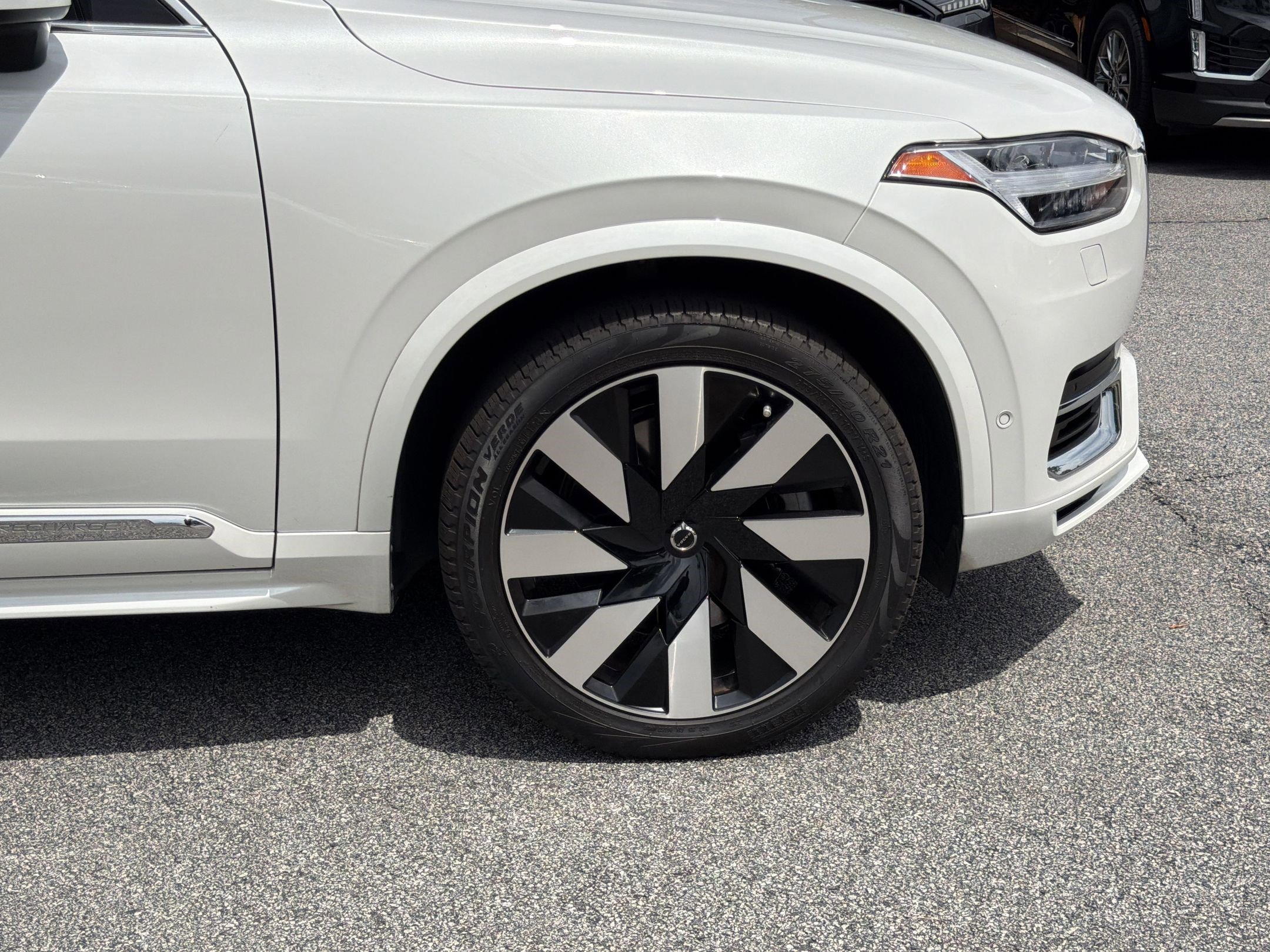 Used 2023 Volvo XC90 T8 Ultimate w/ Lounge Package AWD/4WD image 11