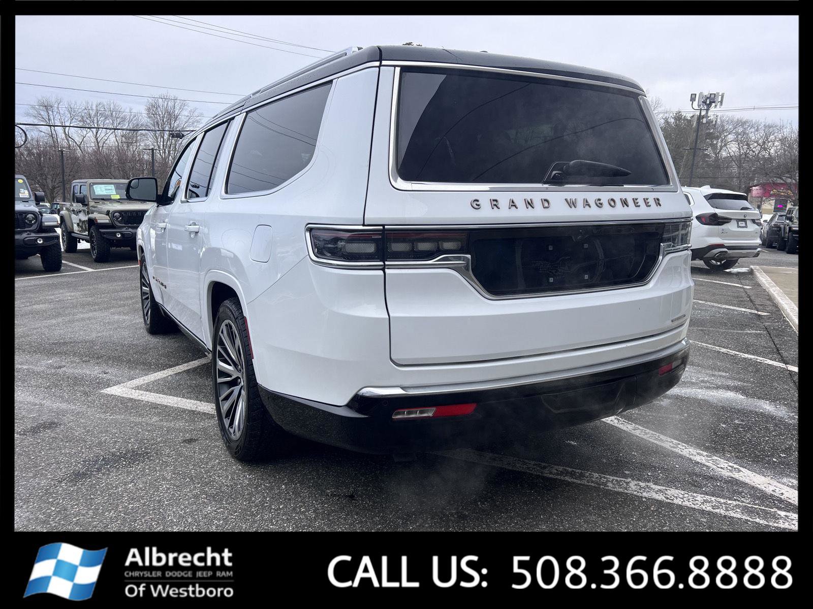 Used 2024 Jeep Grand Wagoneer L Series III image 3