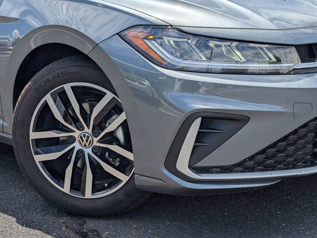 New 2025 Volkswagen Jetta SE image 2