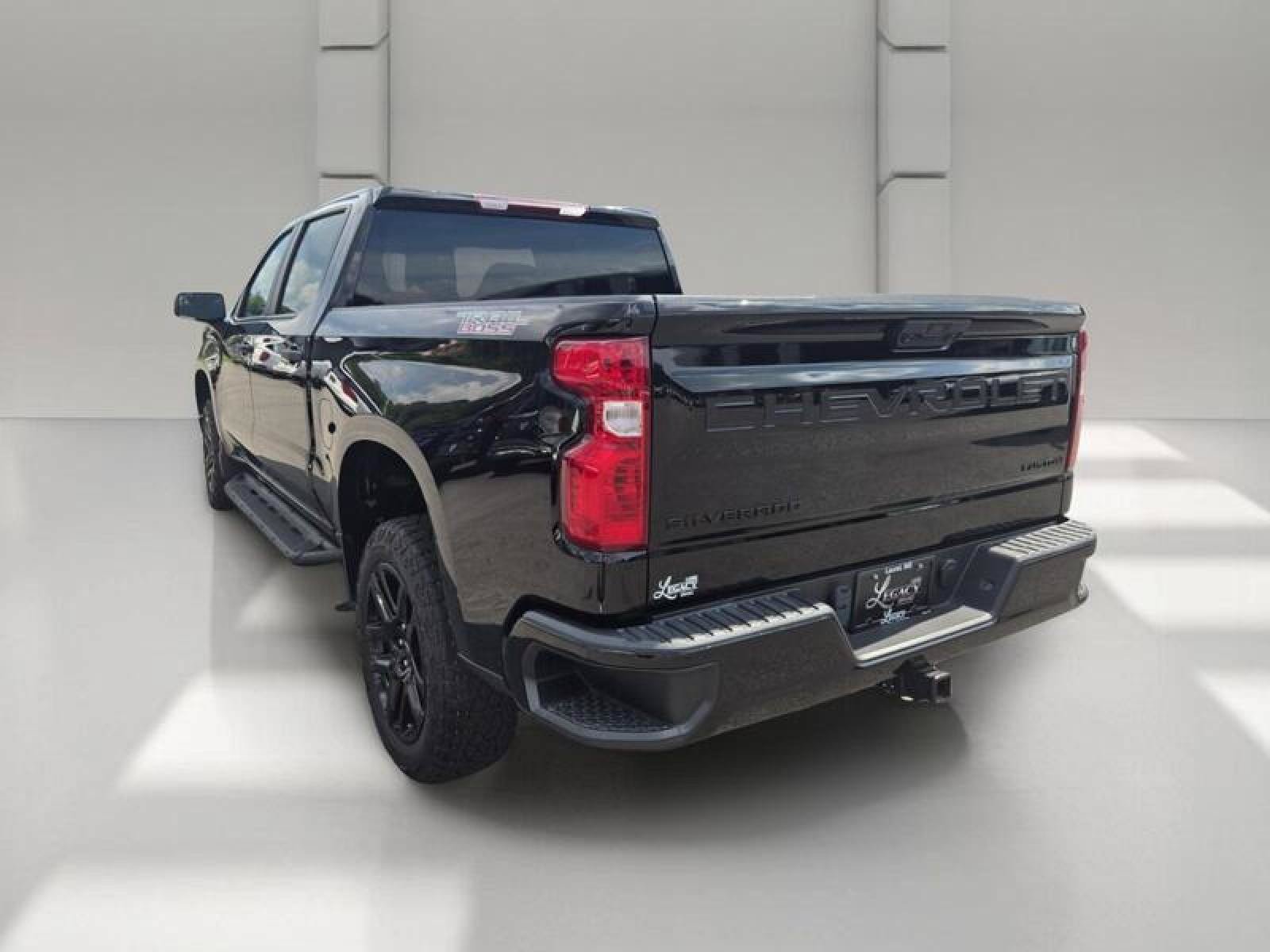 Used 2023 Chevrolet Silverado 1500 Custom Trail Boss w/ LPO, Dark Essentials Package AWD/4WD image 5
