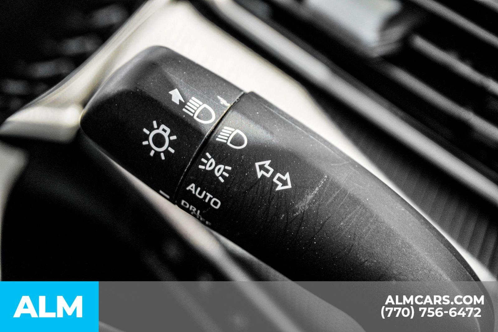 Used 2025 Toyota Camry SE image 33