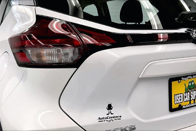 Used 2022 Nissan Kicks SV FWD image 35