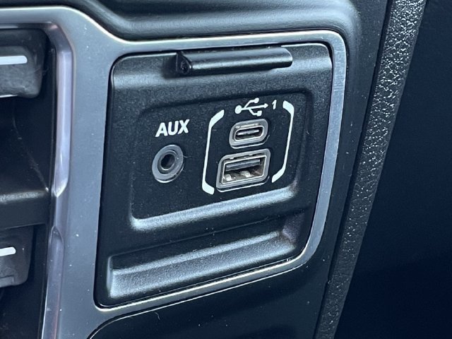 Used 2024 Jeep Wrangler Unlimited Sahara AWD/4WD image 19