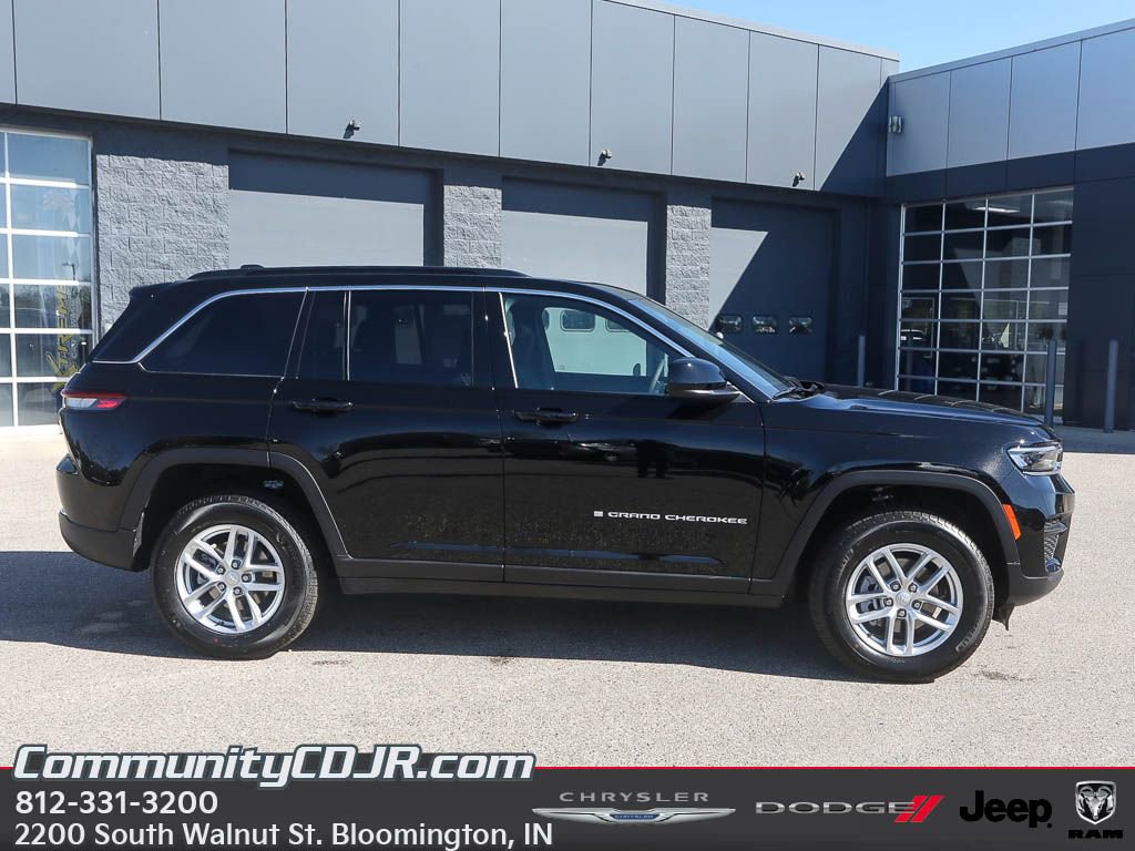 New 2025 Jeep Grand Cherokee Laredo X w/ Luxury Tech Group I AWD/4WD image 9