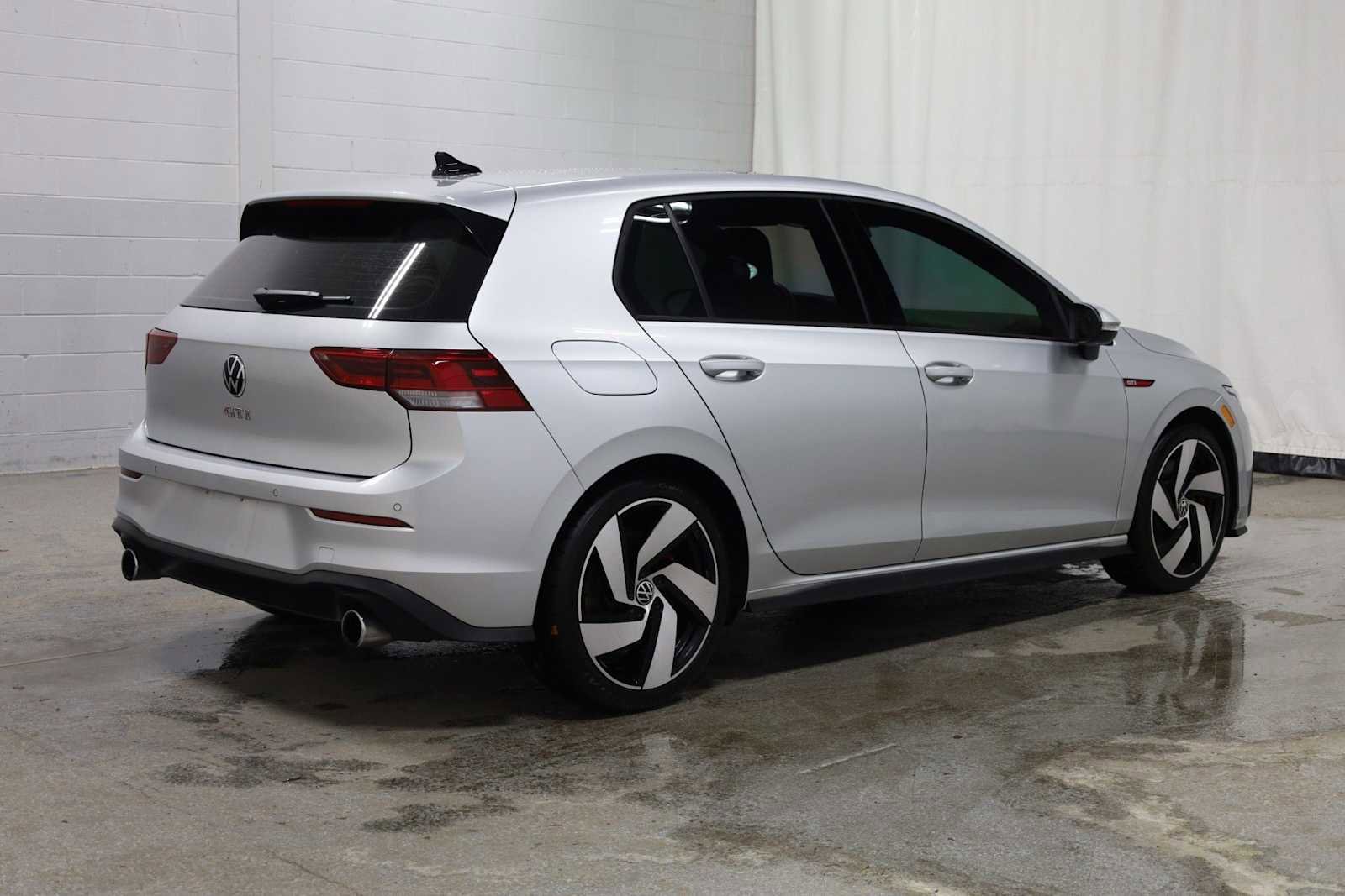 Used 2022 Volkswagen GTI SE image 9
