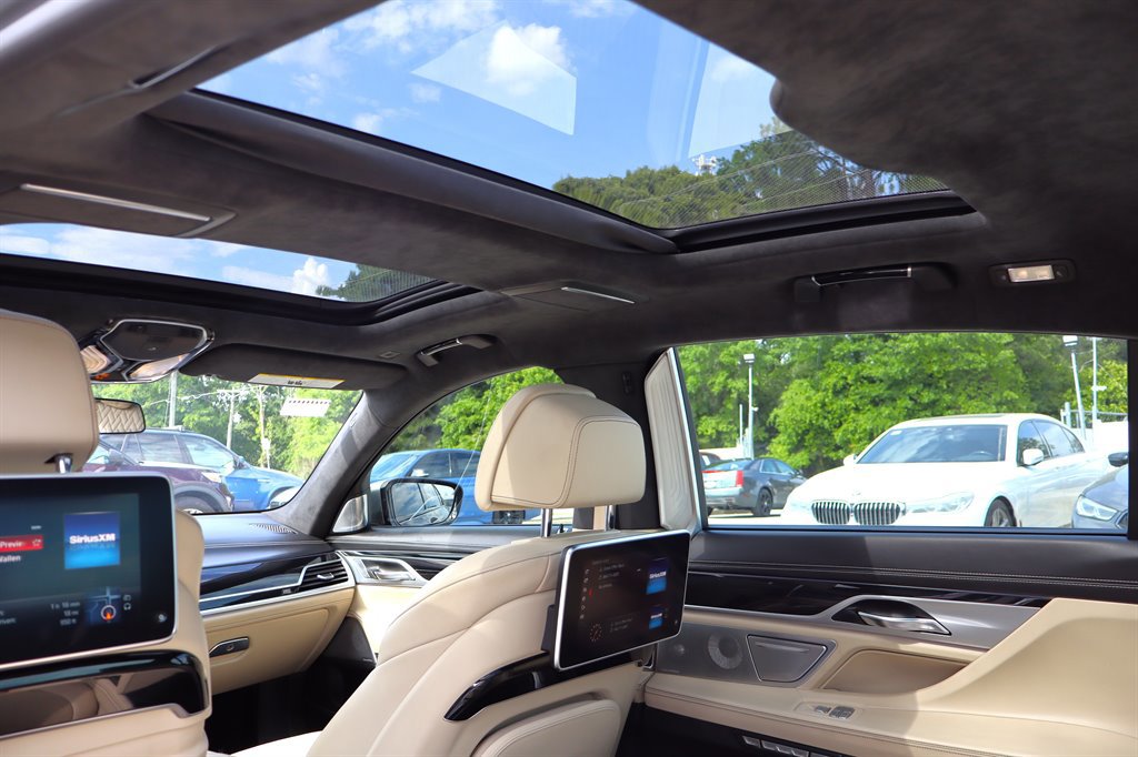 Used 2018 BMW M760i xDrive AWD/4WD image 29