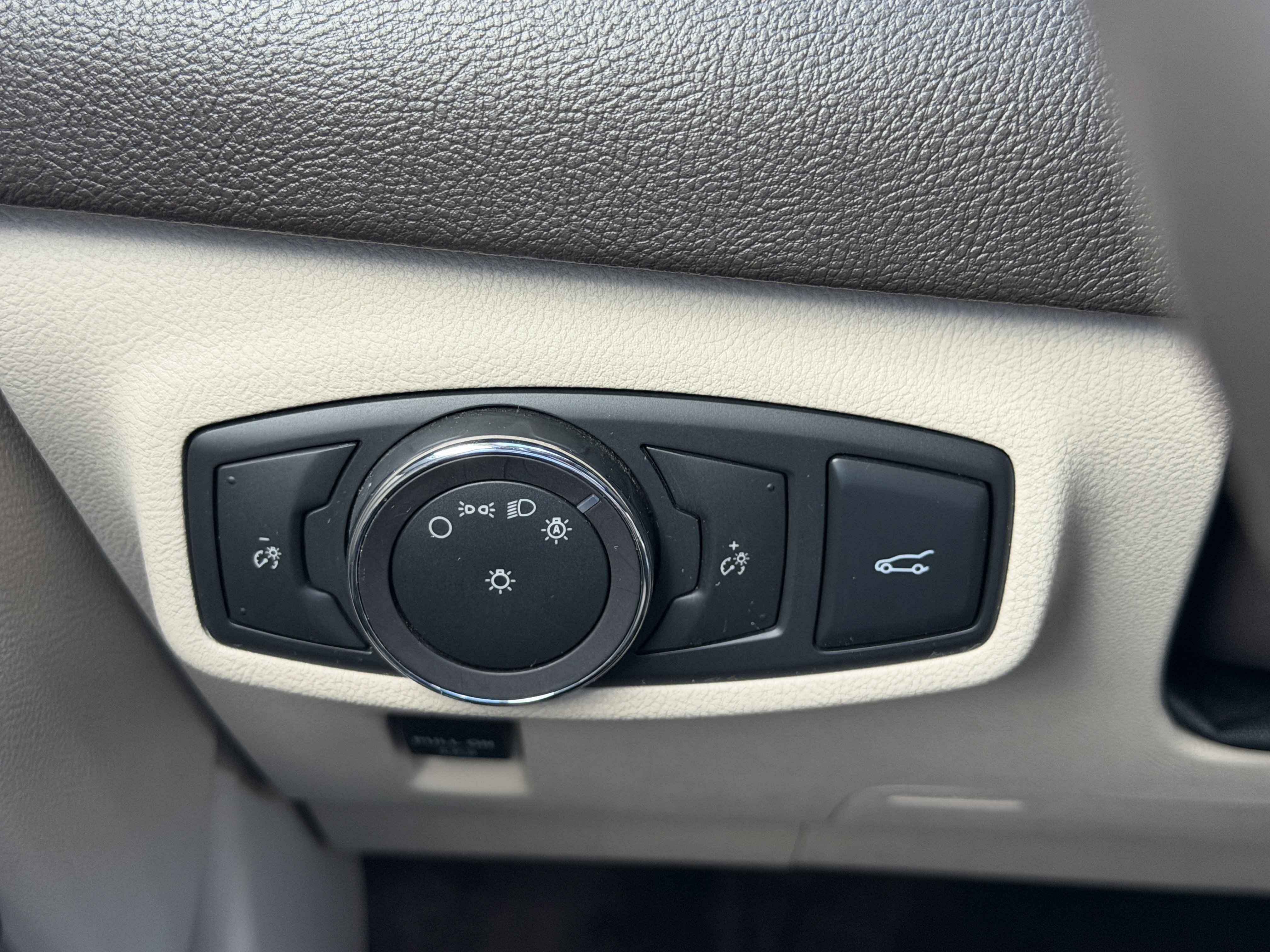 Used 2019 Lincoln MKC Select w/ Select Plus Package image 26