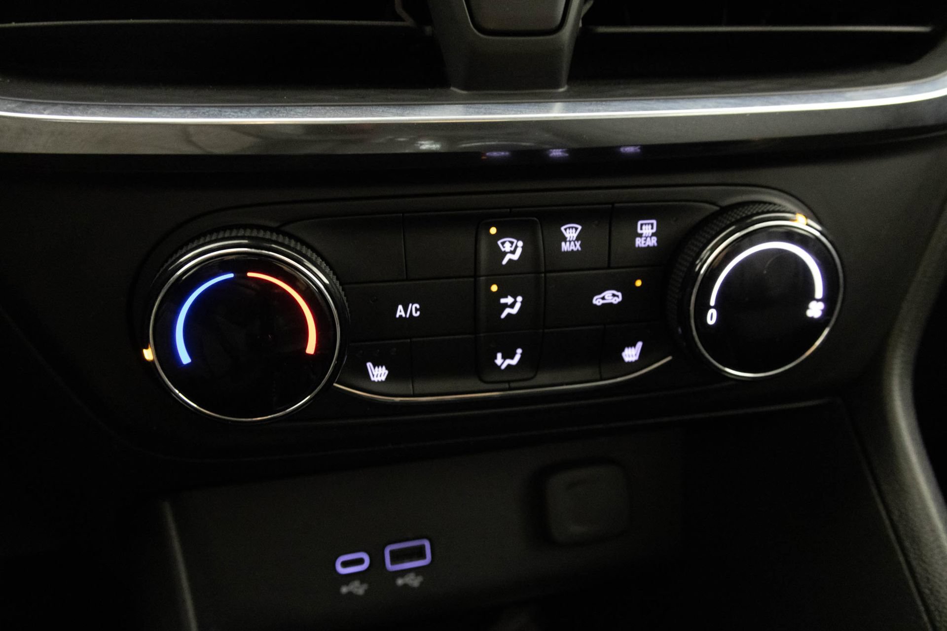 Used 2024 Buick Encore GX Preferred w/ Comfort Package FWD image 28