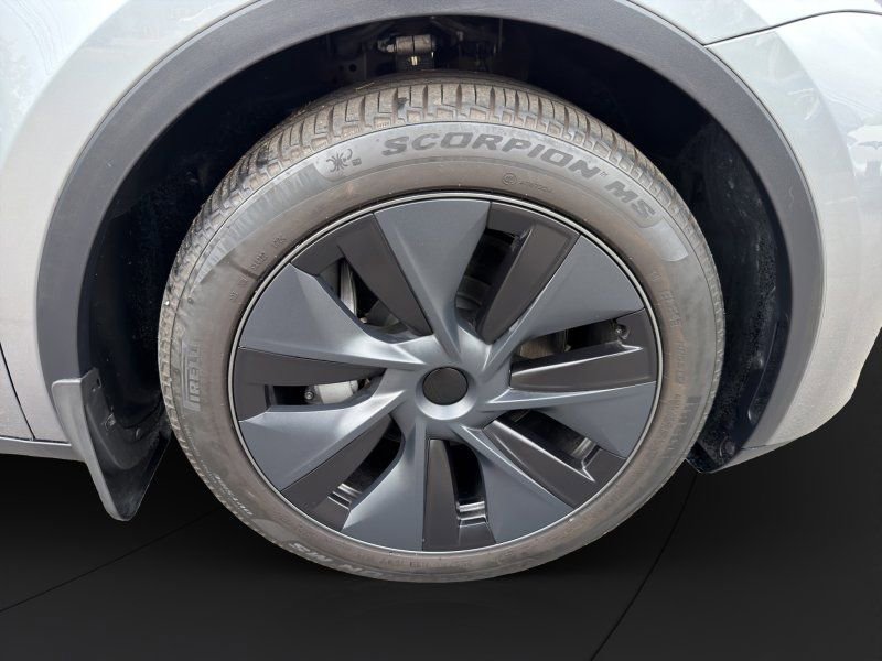 Used 2024 Tesla Model Y Long Range AWD/4WD image 24