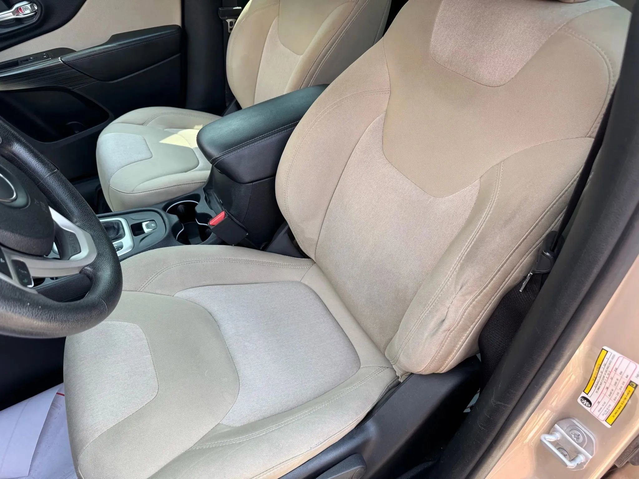 Used 2015 Jeep Cherokee Sport image 29