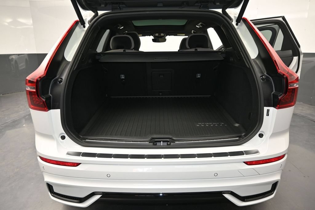New 2026 Volvo XC60 B5 Plus w/ Climate Package PRO AWD/4WD image 15