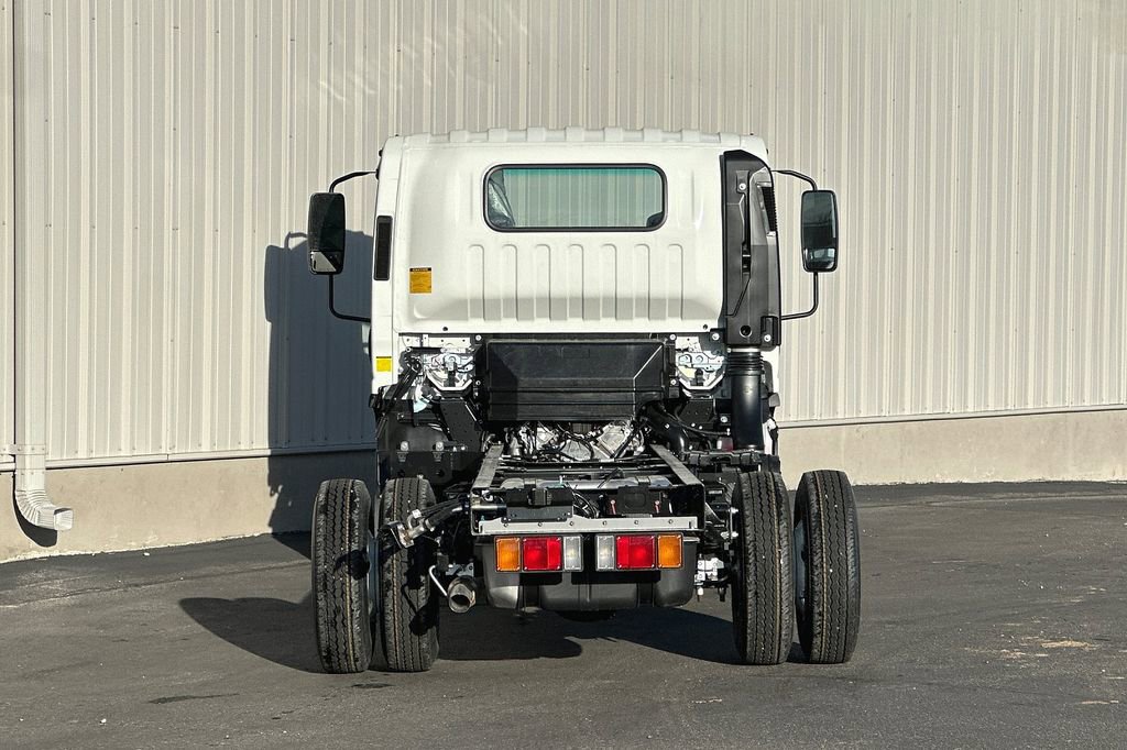 Used 2024 Isuzu NPR RWD image 5