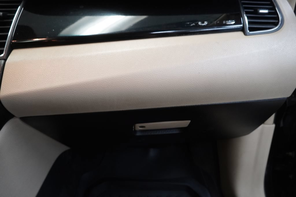 Used 2013 Ford Taurus SEL FWD image 35
