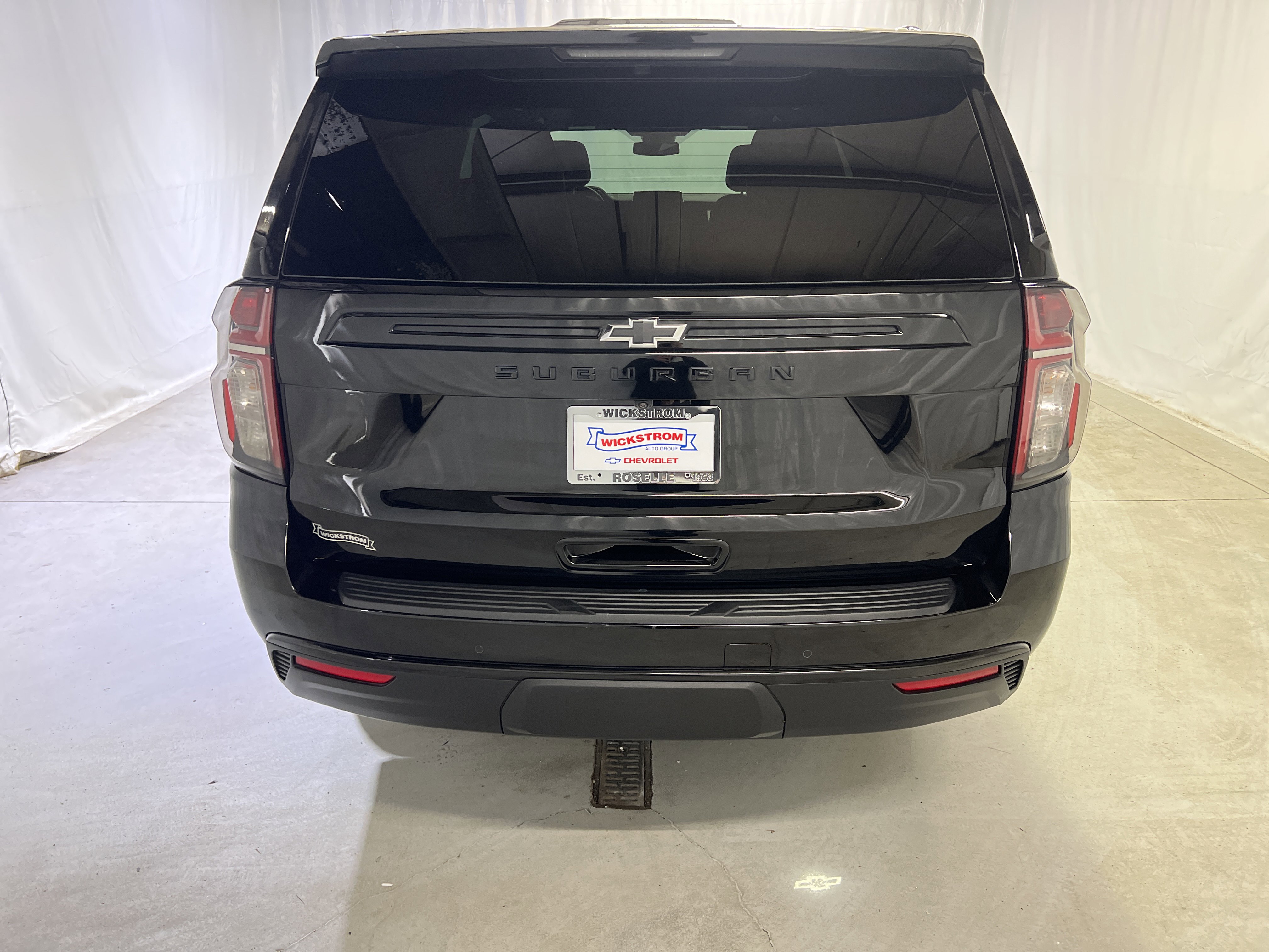 Certified 2023 Chevrolet Suburban Z71 w/ Luxury Package AWD/4WD image 9