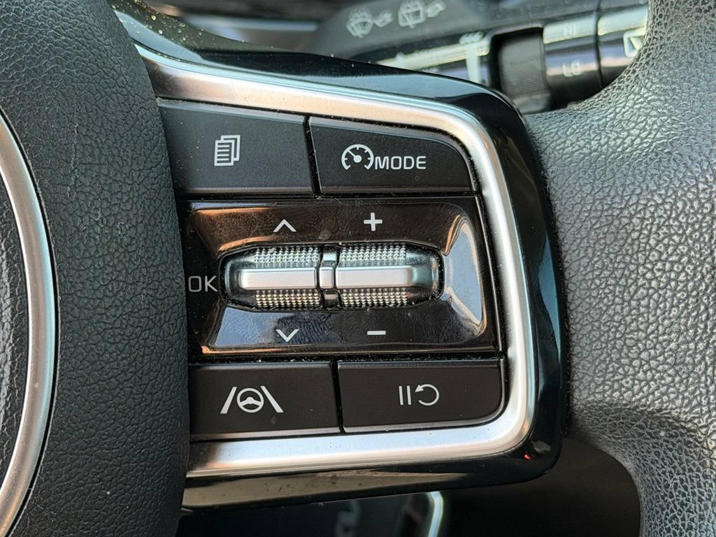 Used 2022 Kia Sorento LX AWD/4WD image 16