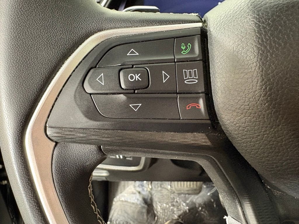 Used 2023 Jeep Grand Cherokee L Laredo AWD/4WD image 24