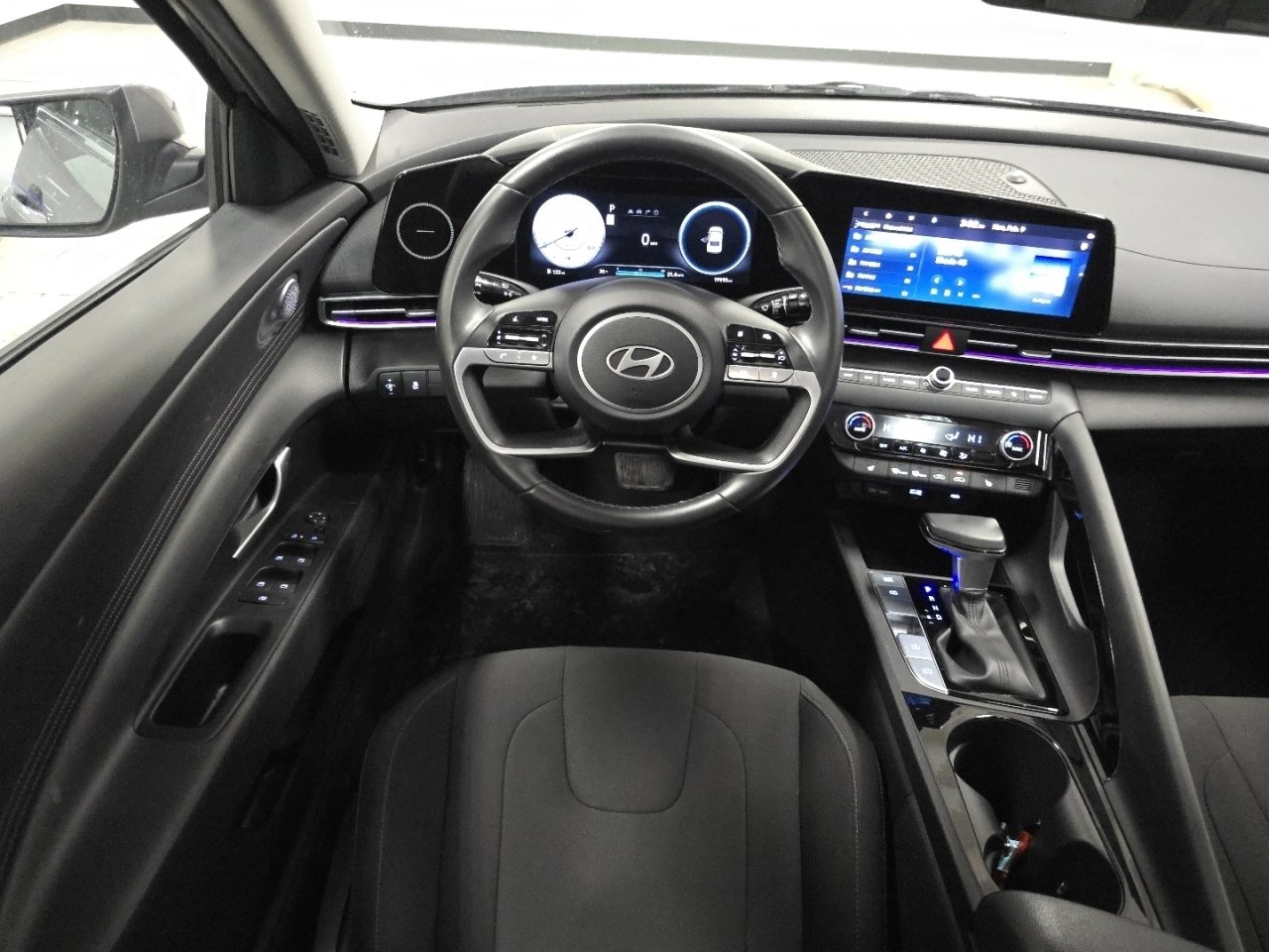 Used 2025 Hyundai Elantra SEL image 27