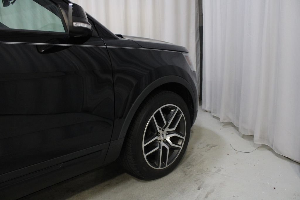 Used 2017 Ford Explorer Sport w/ Equipment Group 401A AWD/4WD image 31