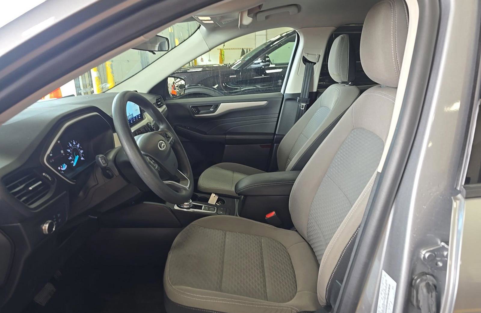 Used 2022 Ford Escape SE FWD image 6