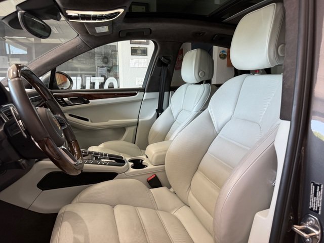 Used 2016 Porsche Macan Turbo AWD/4WD image 8
