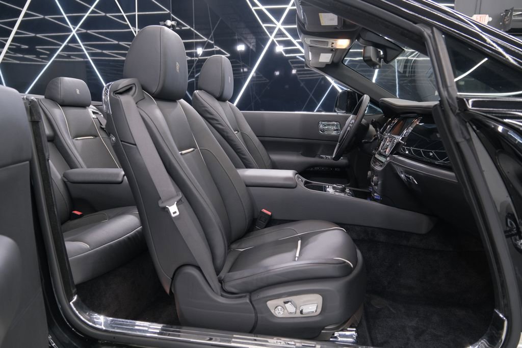 Used 2016 Rolls-Royce Dawn image 30