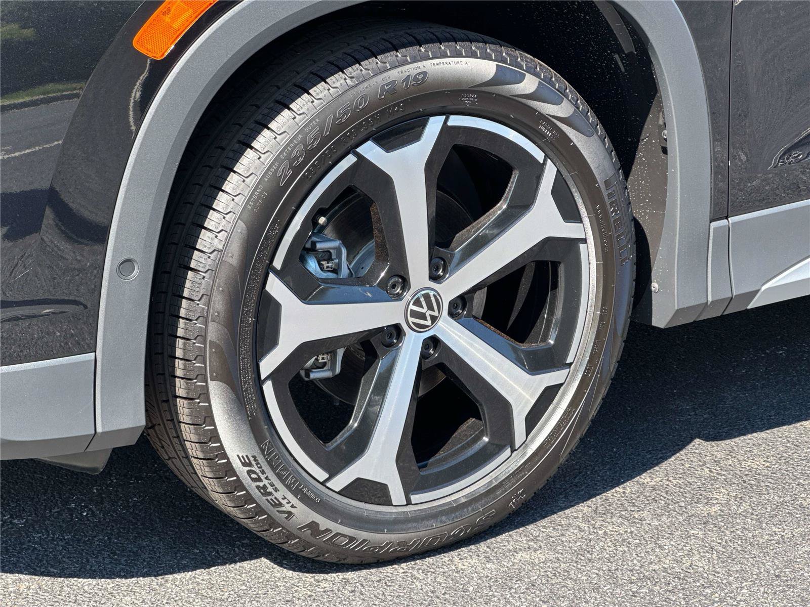 New 2026 Volkswagen Tiguan SE FWD image 9