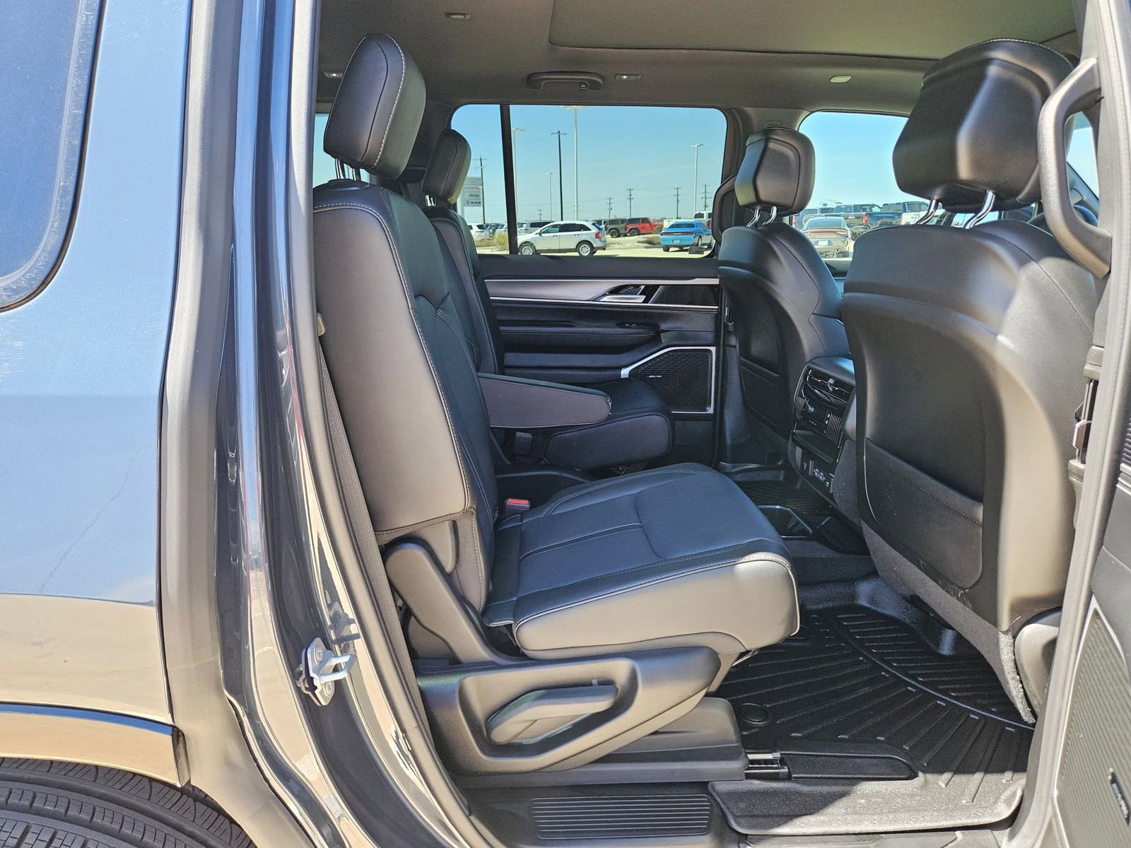 Certified 2025 Jeep Wagoneer Series II w/ Premium Group I image 24