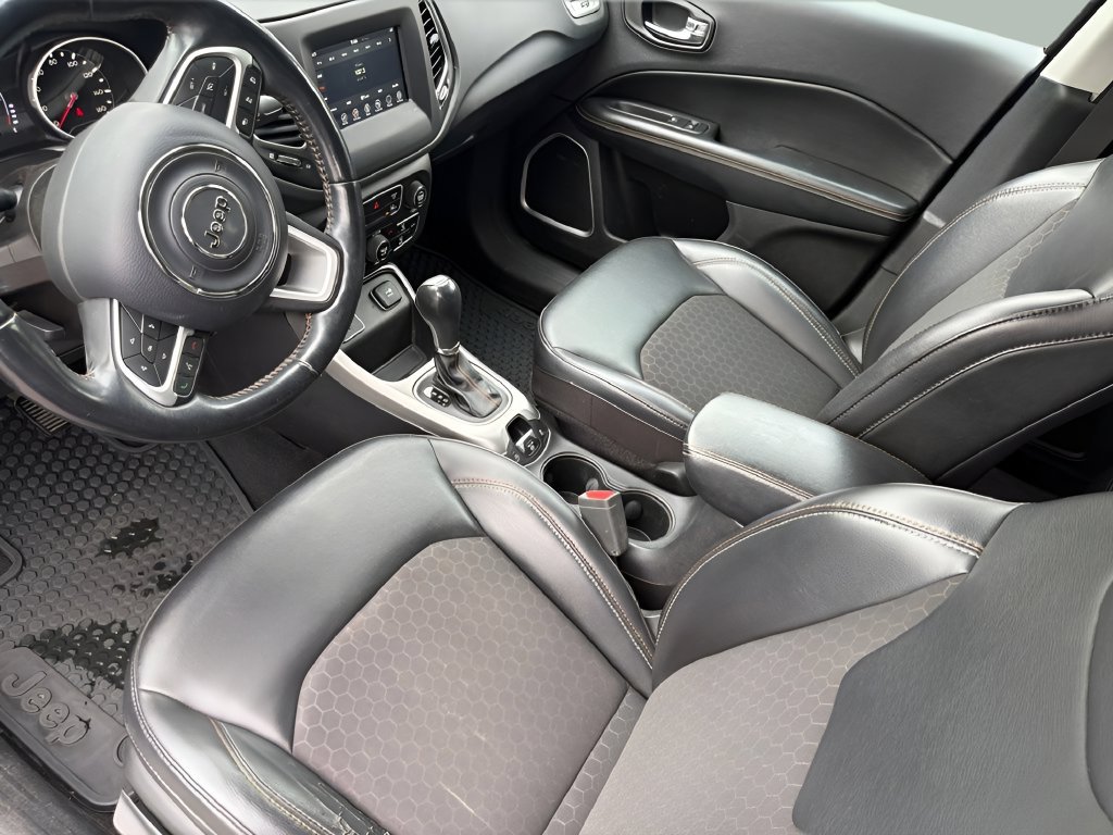 Used 2019 Jeep Compass Latitude w/ Cold Weather Group FWD image 10