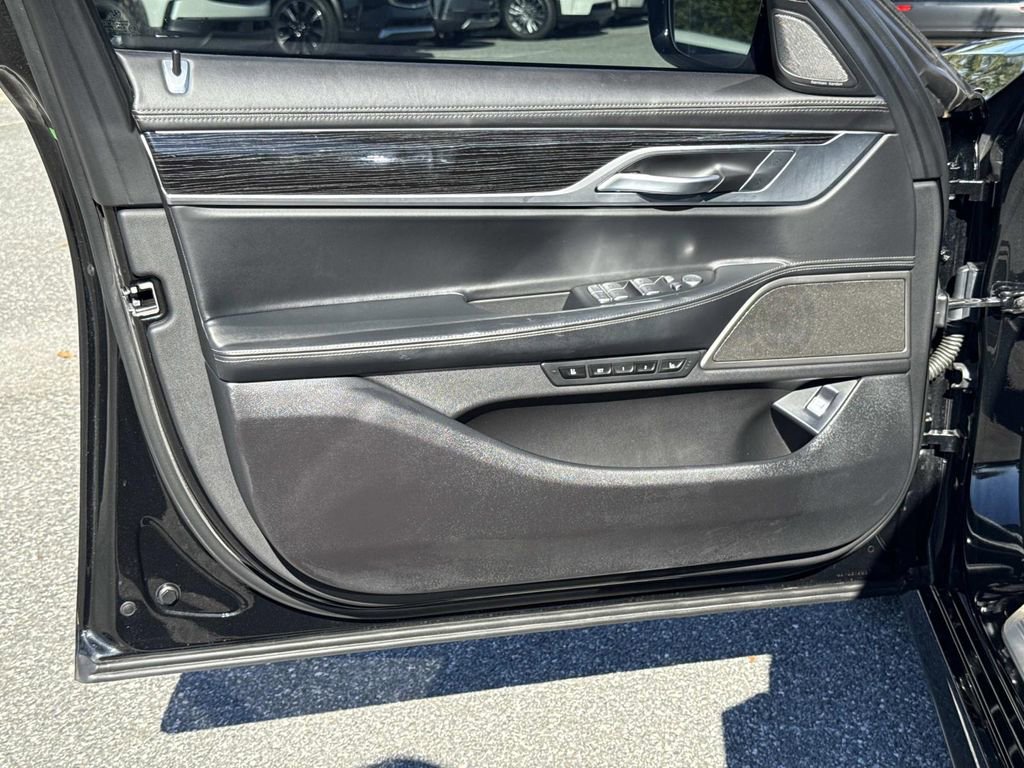 Used 2022 BMW 750i xDrive w/ Executive Package image 21