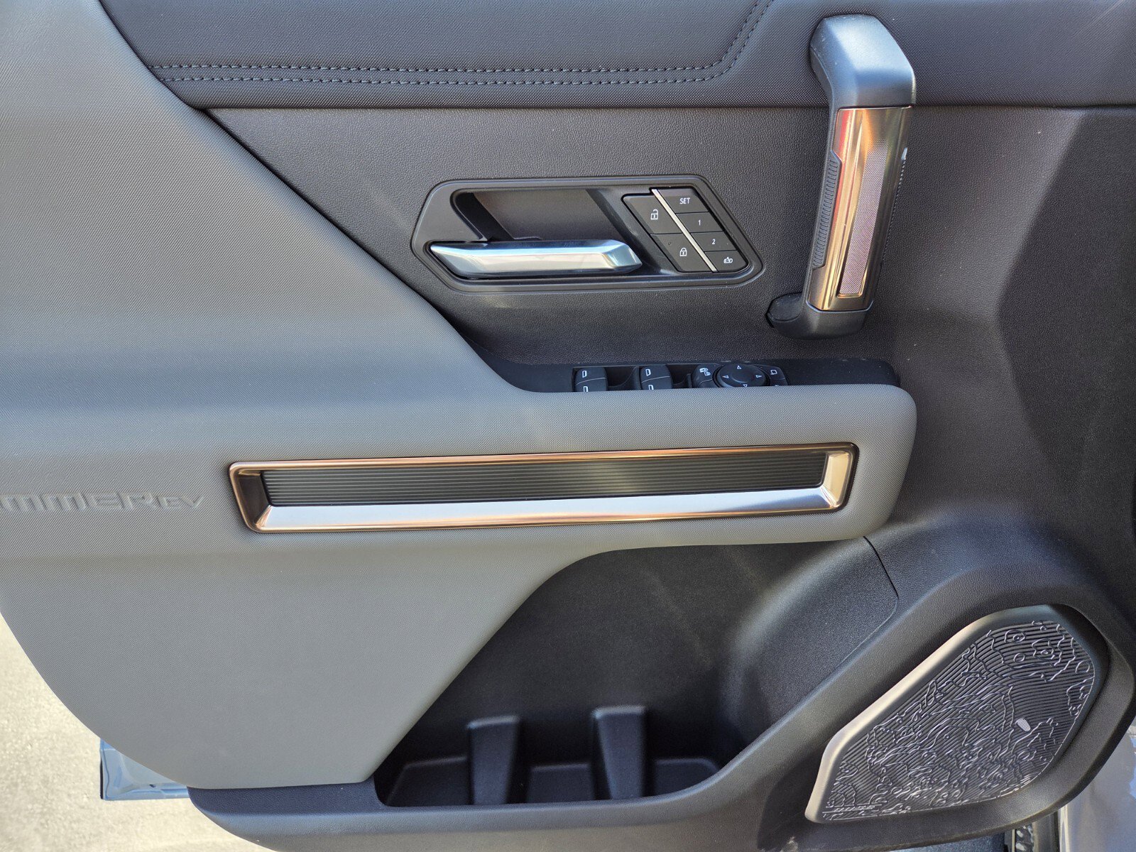 New 2025 GMC Hummer EV 2X w/ LPO, Sport Package image 9