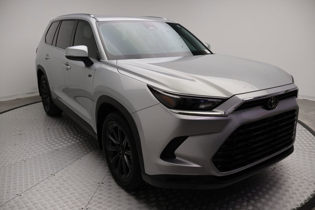 Used 2025 Toyota Grand Highlander XLE FWD image 6