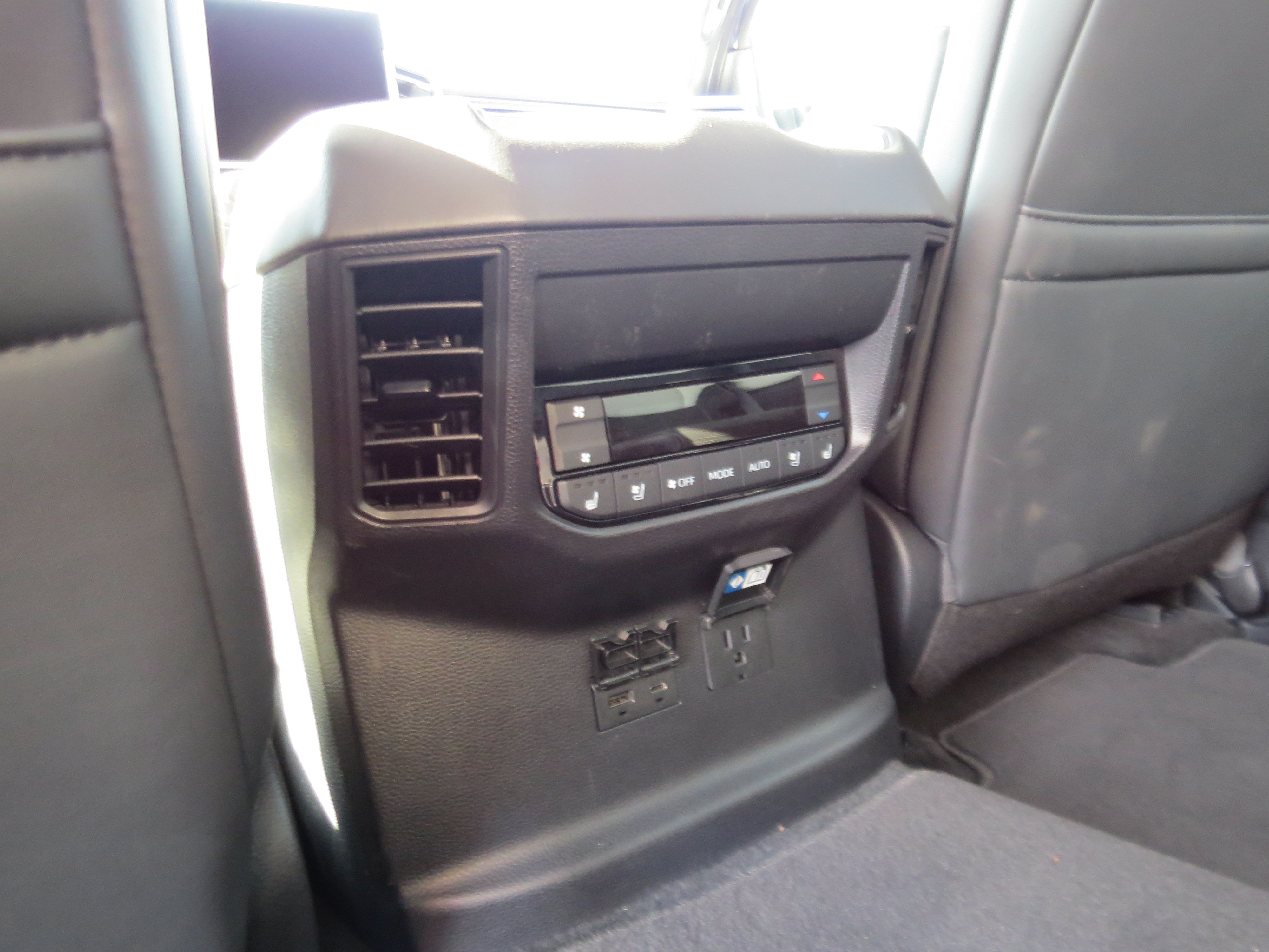 Used 2025 Toyota Sequoia Capstone AWD/4WD image 14