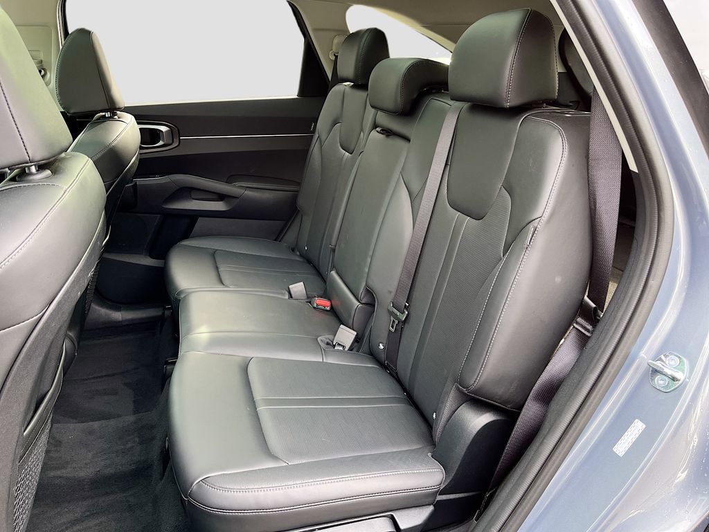 Certified 2025 Kia Sorento S w/ Panoramic Sunroof Package FWD image 31