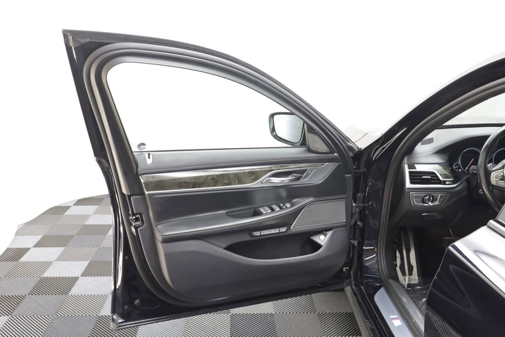 Used 2016 BMW 750i xDrive image 5