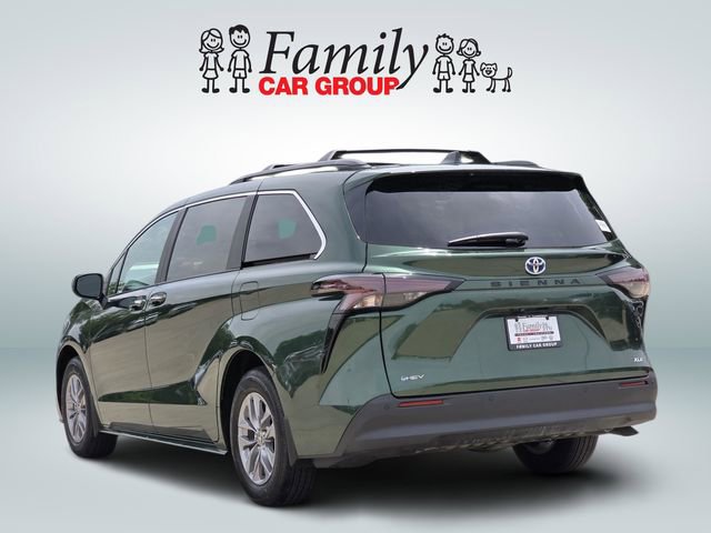 Used 2025 Toyota Sienna XLE FWD image 3