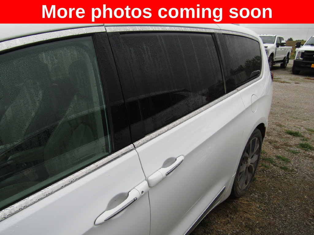 Used 2019 Chrysler Pacifica Limited w/ Tire & Wheel Group FWD image 2