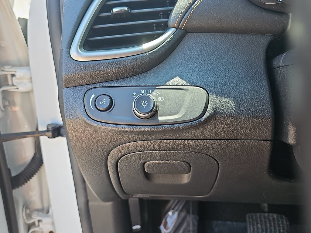 Certified 2019 Chevrolet Trax LT w/ LT Convenience Package FWD image 30