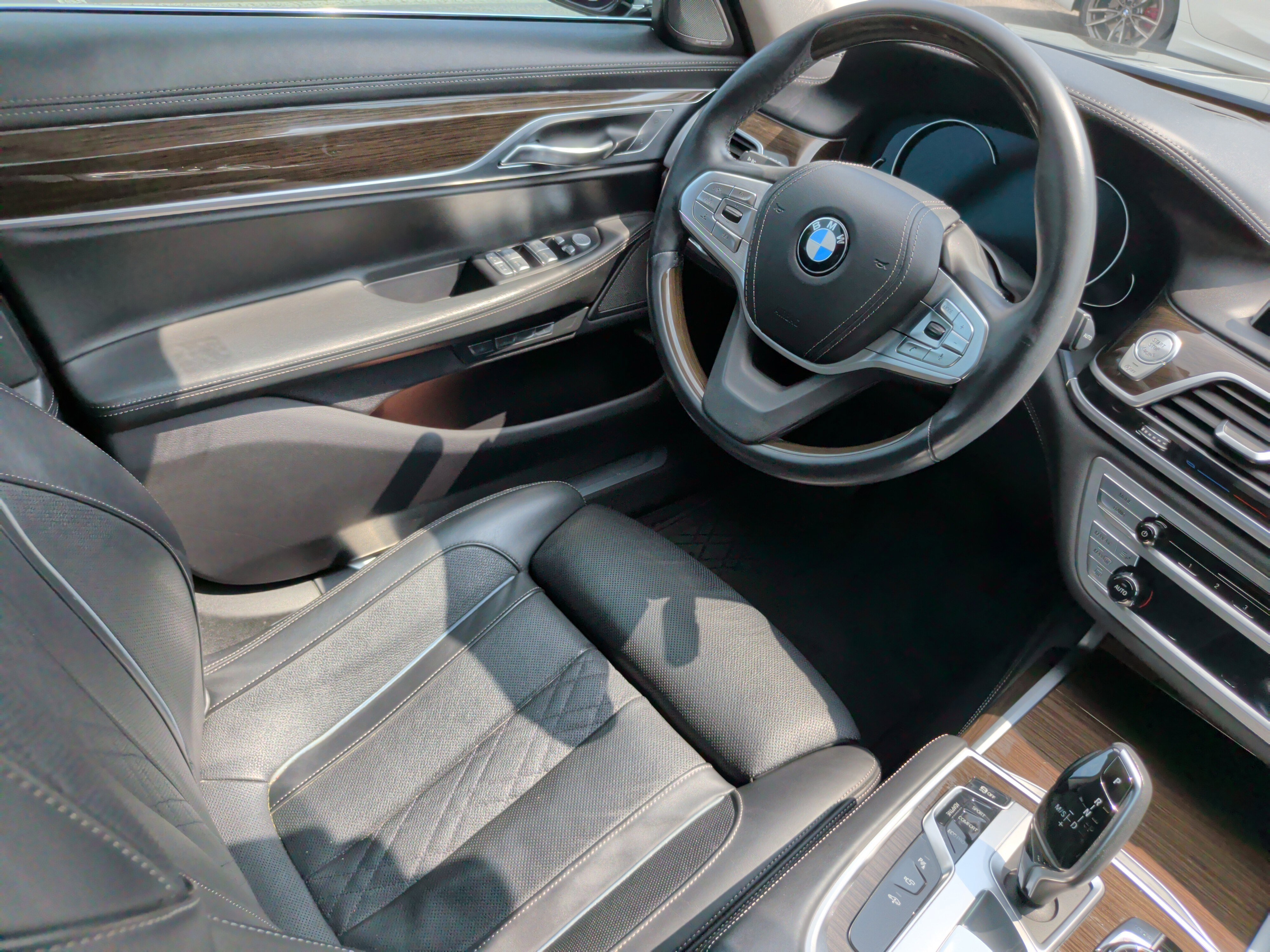 Used 2016 BMW 740i RWD image 31