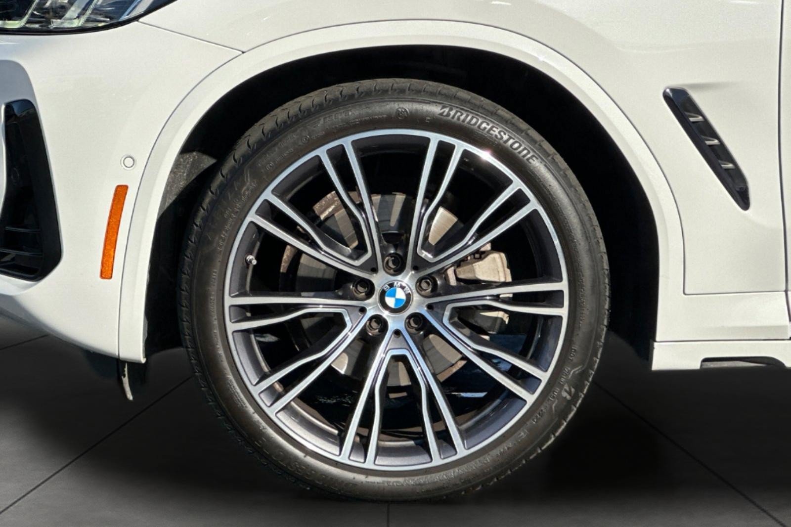Used 2022 BMW X4 xDrive30i w/ M Sport Package 2 AWD/4WD image 26