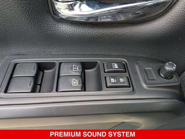 Used 2019 Nissan Titan SL w/ Midnight Edition AWD/4WD image 12