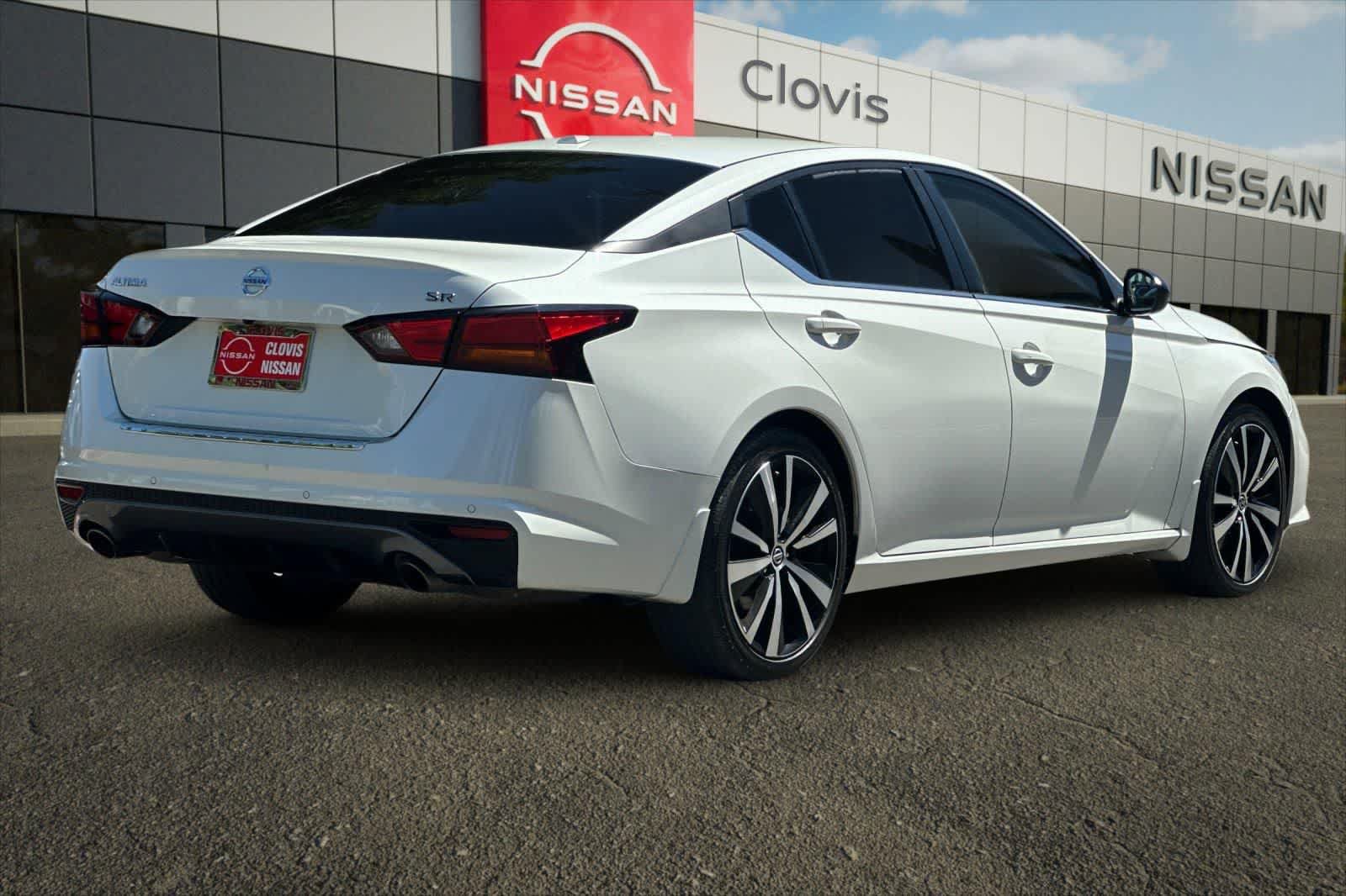 Certified 2022 Nissan Altima 2.5 SR FWD image 3