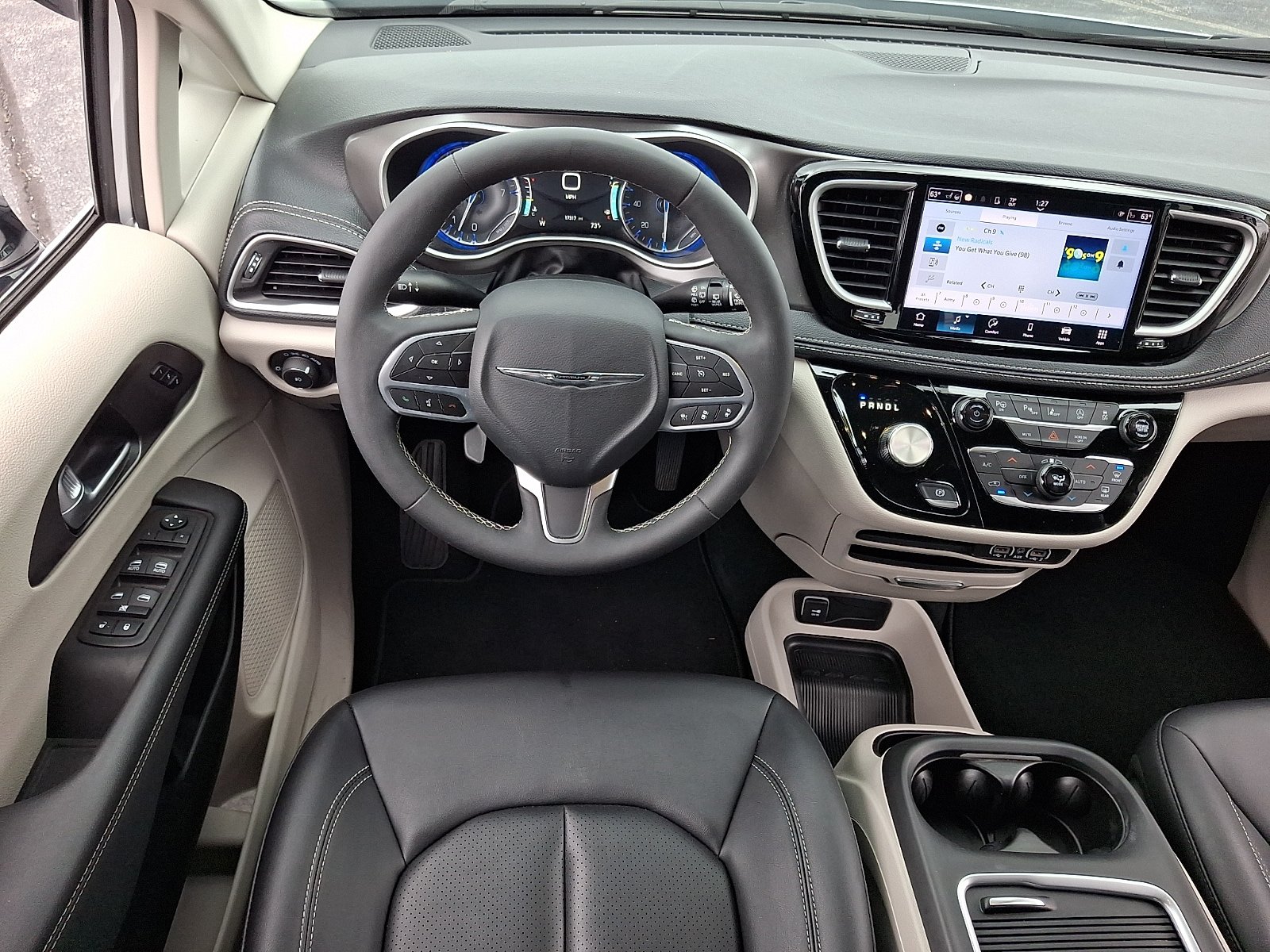Certified 2024 Chrysler Pacifica Touring-L AWD/4WD image 11