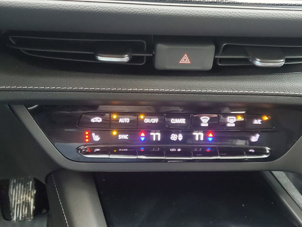 Used 2023 Buick Envision Preferred image 32