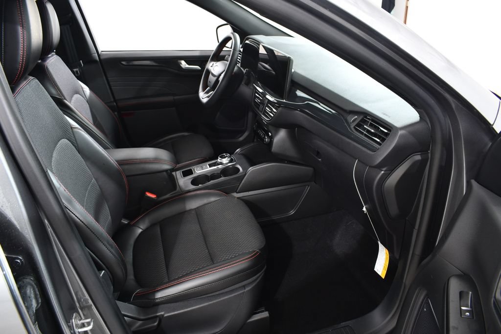 Used 2024 Ford Escape ST-Line w/ Tech Pack #1 AWD/4WD image 10